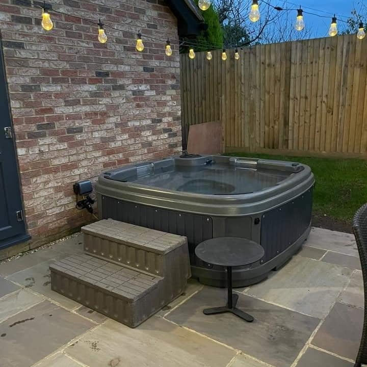 Duraspa Hot Tub | South East Hot Tubs